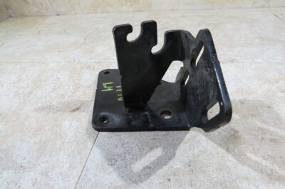 2014 JOHN DEERE GATOR XUV 825i, DIFFERENTIAL MOUNTING BRACKET LH (OPS1195) - Image 2