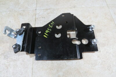 2014 JOHN DEERE GATOR XUV 825i, LEFT LH MOUNTING BRACKET  (OPS1195) - Image 2